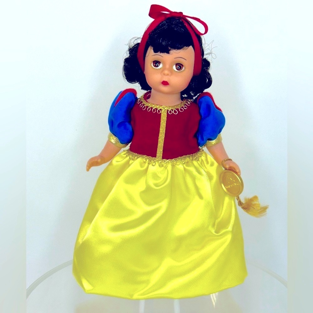 Madame Alexander Snow White 90s Collector Doll 75th Anniversary